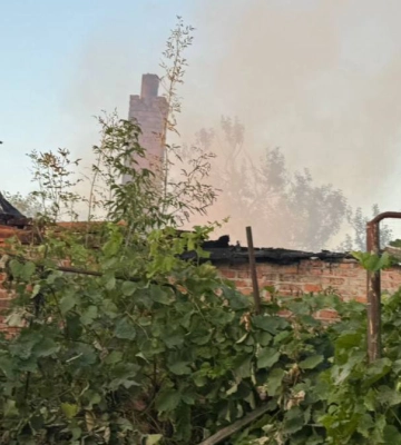 Оккупанты ударили дронами по поселку в Харьковской области, есть погибший и раненые