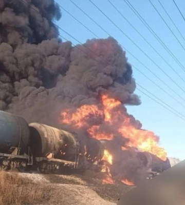 Не доехал до Мелитополя - в Запорожской области подорван поезд с топливом (видео) Не доехал до Мелитополя - в Запорожской области подорван поезд с топливом (видео)