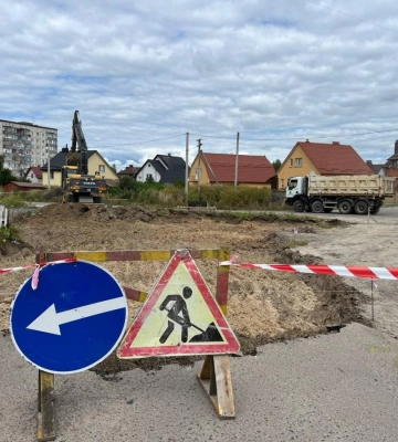Нова розв’язка, тротуар і озеленення: У Костополі оновлюють вулицю Стуса