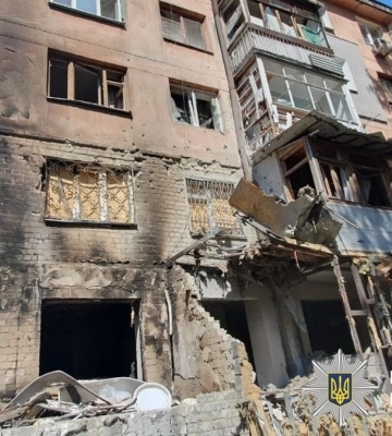 Нацполіція: Внаслідок обстрілів на Херсонщині 1 людина загинула, 21 поранена, серед них – 3 поліцейських та парамедик