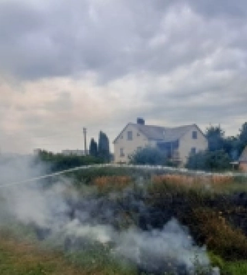 На Волині горіла суха трава у трьох районах, рятувальники приборкали вогонь