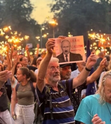 «Іди додому, Іване». У Празі відбулася акція під посольством РФ