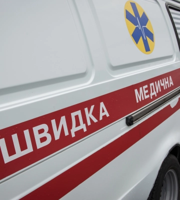 Війська РФ вдарили з артилерії по Дніпровському району Херсона: поранені дві жінки