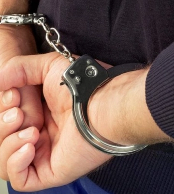 У Києві перехожий звернувся до жінки по допомогу та пограбував