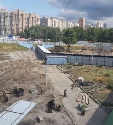 Петиція про знесення недобудованого ТЦ на Осокорках набрала голоси
