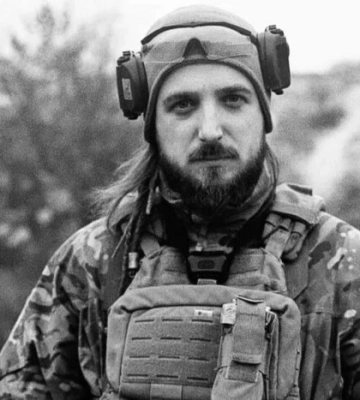 Полеглий поет і воїн Максим Кривцов став Героєм України