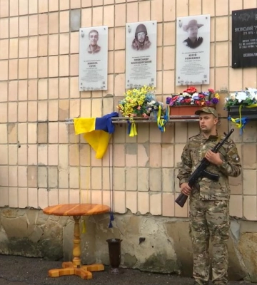 У Рівному встановили меморіальну дошку загиблому воїну Миколі Сіруку (ВІДЕО)