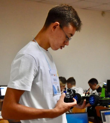 Юні науковці з різних куточків країни: на Волині провели літню школу з робототехніки. Фото