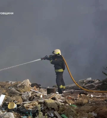 Гасили понад дві доби: під Дніпром горіло сміття на площі 2,5 гектара