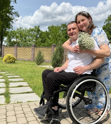 «Цікава штука ця любов»: історія військового та його обраниці, які одружилися у Тунелі кохання на Рівненщині