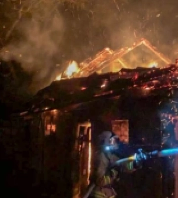 На Рівненщині рятувальники ліквідували пожежу в гаражі