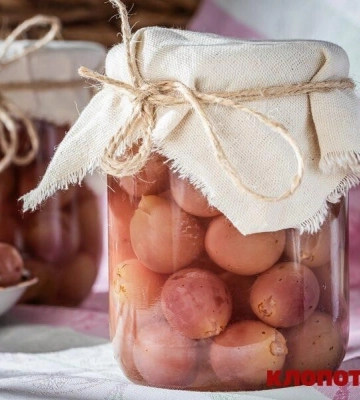 Попробуйте замариновать эти ягоды. По вкусу будут как оливки