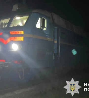 На Київщині пасажирський потяг збив пенсіонера, який не зреагував на звуковий сигнал