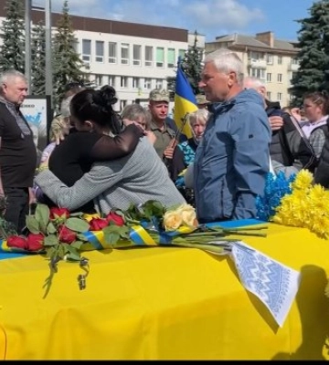 Серце жінки не витримало: на Рівненщині матір військового померла через півтора місяця після його похорону
