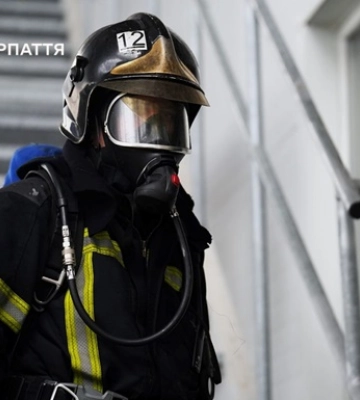 В Мукачево на третий день потушили пожар после удара РФ