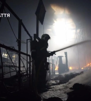 В Мукачево на третьи сутки потушили пожар после российского обстрела, - ГСЧС