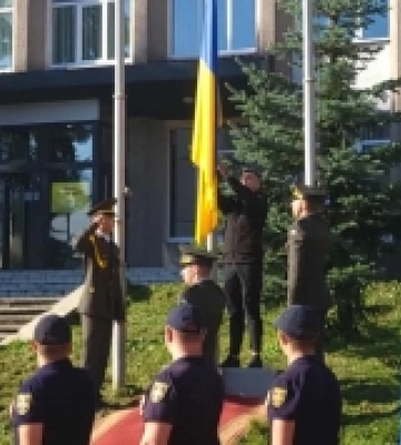 Нехай стяг майорить якомога вище: в Острозі відбулися урочистості до Дня прапора