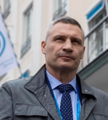 У Соломʼянському районі Києва російський дрон впав на дорогу