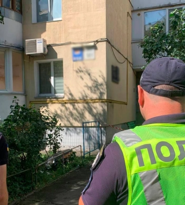 Ворожий дрон упав на дорогу в Солом’янському районі Києва