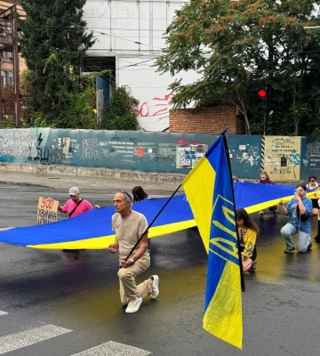 Незвична тиша у центрі Дніпра: рух транспорту зупинили