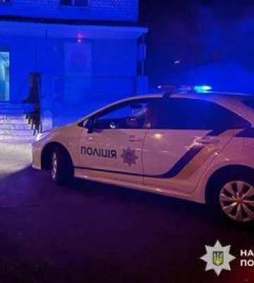 У Кременчуці чоловік вдарив ножем знайомого: чоловіка госпіталізували