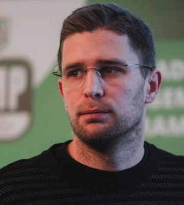 Экс-форвард Динамо откровенно рассказал о причине своего увольнения с должности советника Суркиса