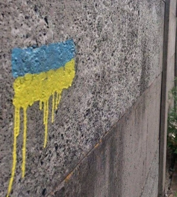 Украинские флаги появились в оккупированных городах четырех областей и Крыма - &quot;Желтая лента&quot;