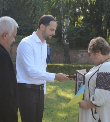 Начальник Рівненської ОВА у переддень Дня Незалежності вручив державні та обласні нагороди