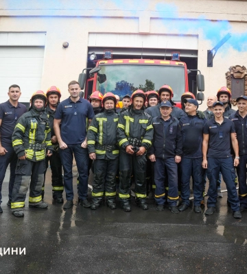 Одеські вогнеборці з почестями провели на пенсію колегу