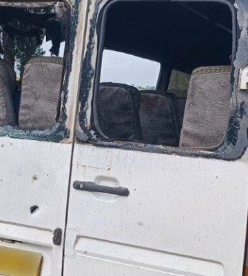 Дрон поцілив у людей на трасі: на Дніпропетровщині загинув чоловік, дитина поранена