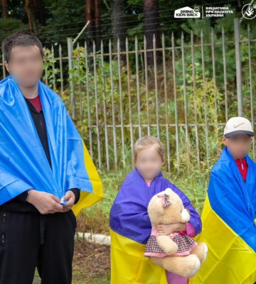 В Украину удалось вернуть из оккупации и РФ трех детей и молодого парня В Украину удалось вернуть из оккупации и РФ трех детей и молодого парня