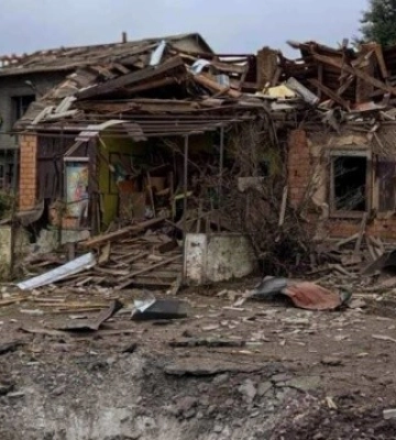 Російські війська вдарили авіабомбами та дронами по Сумщині,  поранений чоловік