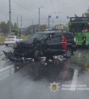 У Харкові сталася ДТП з легковиком і тролейбусом: 11 людей постраждали, серед них — вагітна