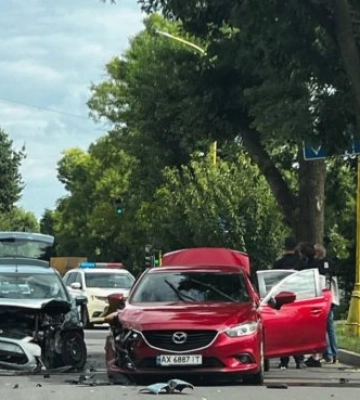На Собранецькій в Ужгороді сталася ДТП: на місці працює поліція