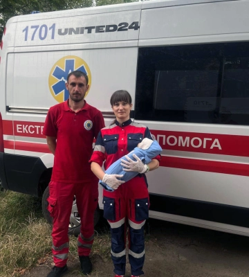 На Харківщині у День Державного Прапора України у кареті «швидкої» народився малюк