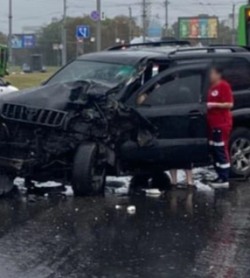 У Харкові сталася потрійна ДТП, постраждали восьмеро людей