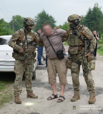 На Львівщині затримано водія, який погрожував поліцейським бойовою гранатою. ФОТО