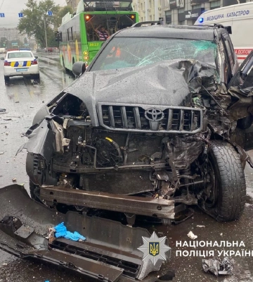 В Харькове столкнулись Toyota, троллейбус и автобус, есть пострадавшие – НПУ
