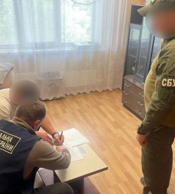 У Сумах працівника слідчого ізолятора викрито у постачанні наркотиків ув’язненим
