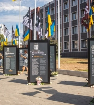 У Дніпрі на лівому березі відкрили Алею Героїв