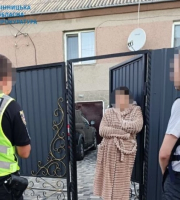 Пів мільйона збитків: держреєстраторку підозрюють у махінаціях із землею