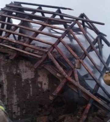 Росіяни вдарили по Дніпропетровщині: спалахнули пожежі, є загибла