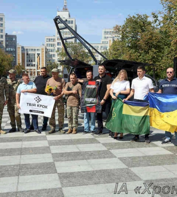 Харківські митники подарували 3 армійському корпусу ЗСУ мобільну автомайстерню Харківські митники подарували 3 армійському корпусу ЗСУ мобільну автомайстерню