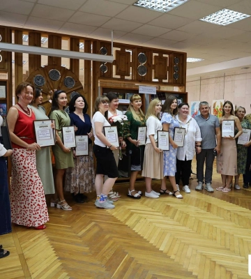 Пишаємося українською мовою: у Миколаєві нагородили переможців диктанту до Дня Конституції