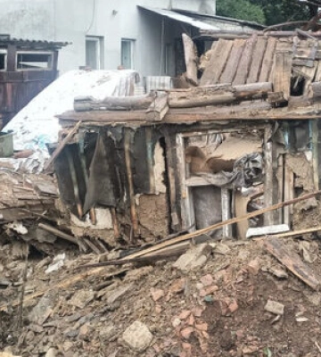 Наслідки ворожих обстрілів Харківщини: двоє постраждалих, пошкоджено авто медичної допомоги. ФОТОрепортаж