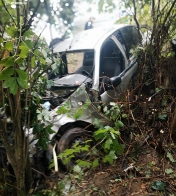 У Луцькому районі рятувальники визволяли водія з авто після аварії