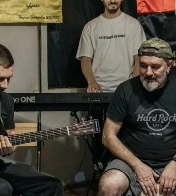 «Завдяки вам бореться країна»: львівську артбригаду відзначили за героїзм
