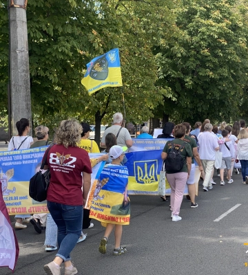 У Черкасах сотні людей взяли участь у мирній ході на День Незалежності (ФОТО, ВІДЕО)