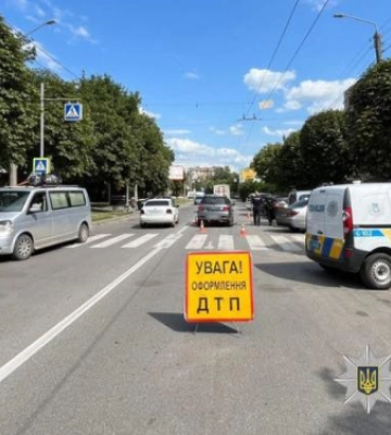 У Чернівцях жінка збила на пішохідному переході 11-річного хлопця із самокатом