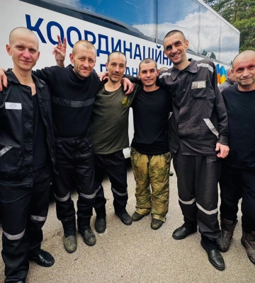 З російського полону повернули військових та цивільних, – Зеленський